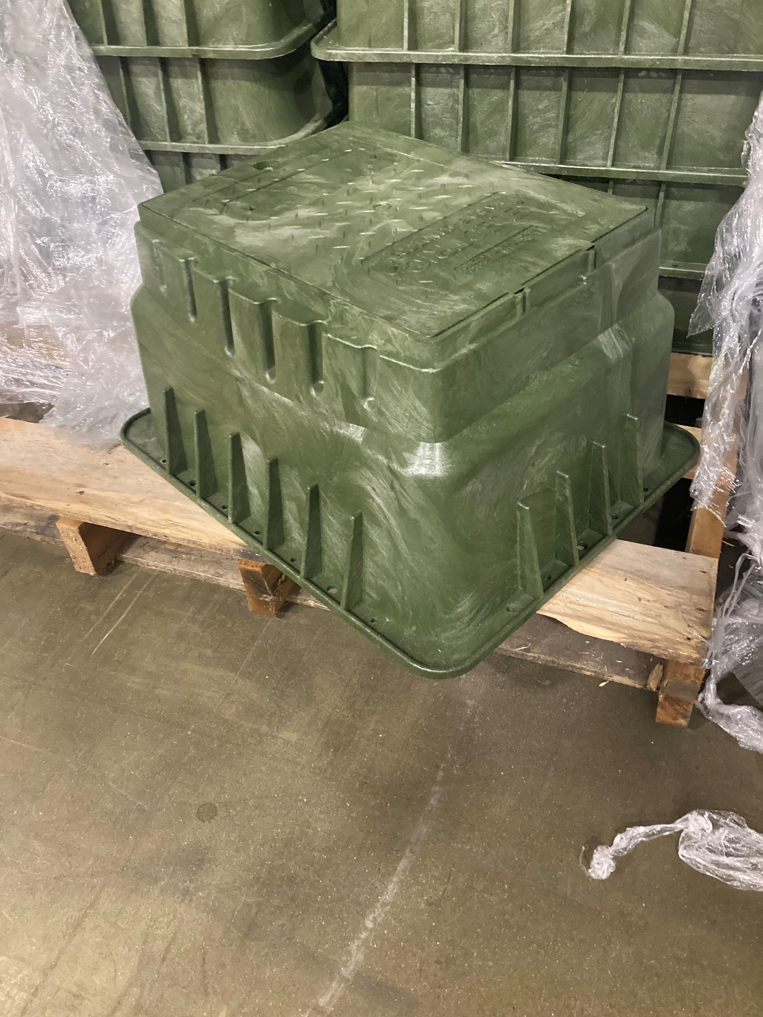 PENCELL PE14HDH005P3 19-1/16" X 23-9/16" X 12" DEPTH HDPE HANDHOLE ASSY WITH "ELECTRIC" LOGO & 1 HEX BOLT